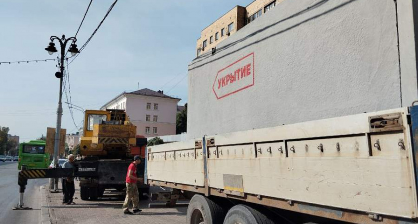 В Курске начали устанавливать укрытия для защиты от атак украинской армии