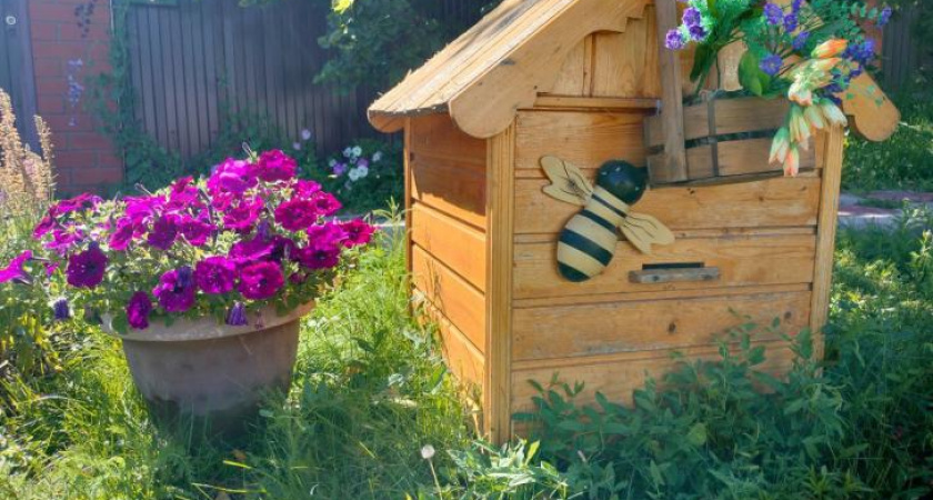 Суд возобновил дело о массовой гибели пчел в Рыльском районе