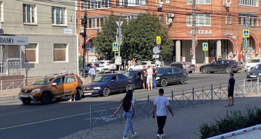 В Курске произошло массовое ДТП с участием четырех автомобилей