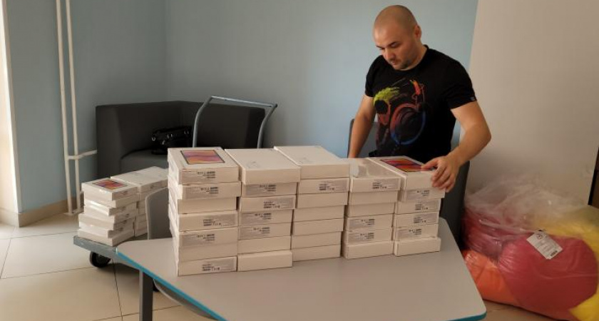 Железногорские школы получат почти 500 планшетов в рамках благотворительной помощи из Москвы