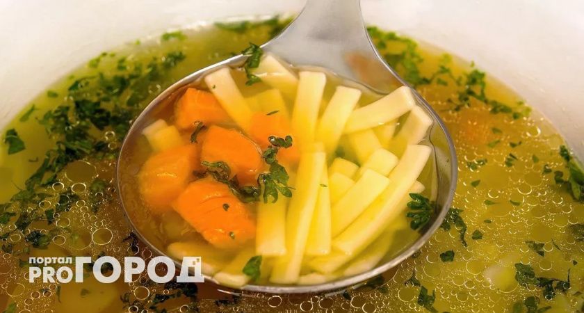 Один компонент — и куриный бульон еще аппетитнее: вот что делает его золотистым, душистым и прозрачным