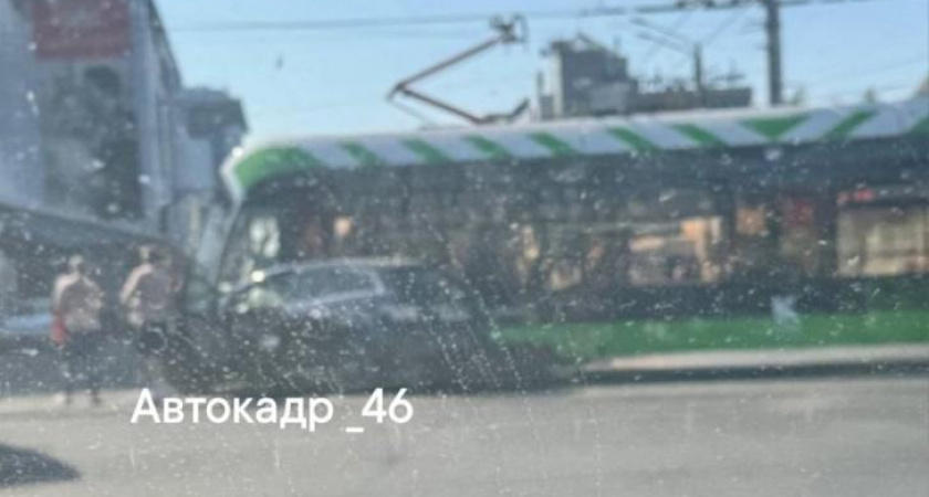 ДТП на площади Перекальского в Курске: пострадавших нет, движение затруднено