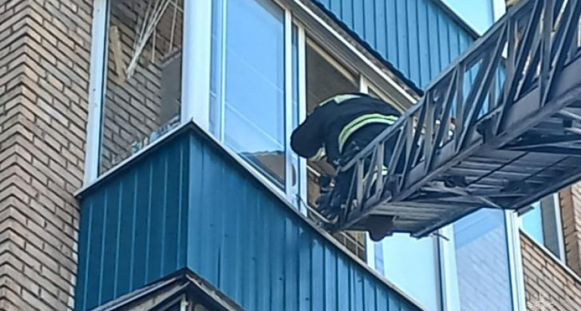 Курские пожарные спасли пожилую женщину из задымленной квартиры