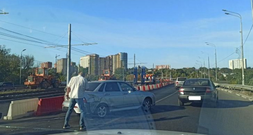ДТП на Кировском мосту в Курске вызвало пробку