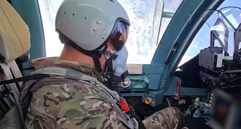 Су-34 ВКС РФ нанесли удар по опорному пункту ВСУ в Курской области