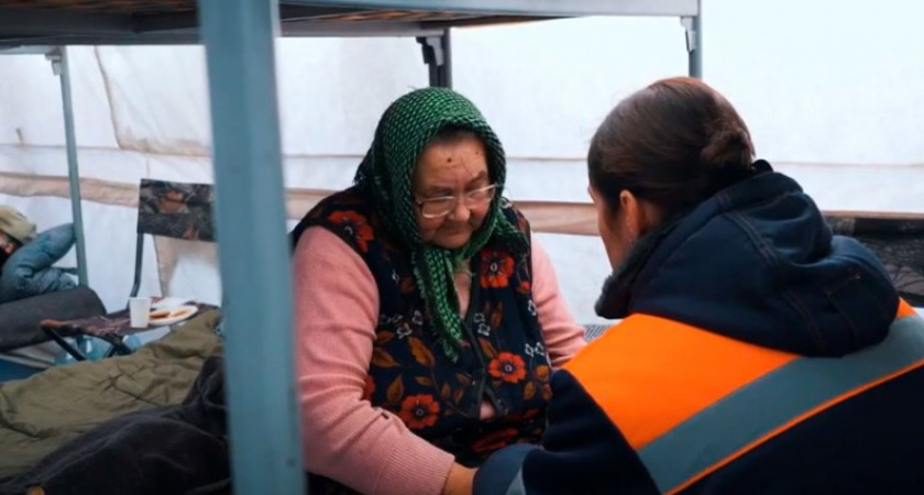 Военные эвакуируют мирных жителей из приграничных сёл Курской области