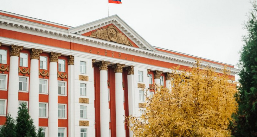 Курским предприятиям выделят миллиард рублей на выплаты сотрудникам в простое