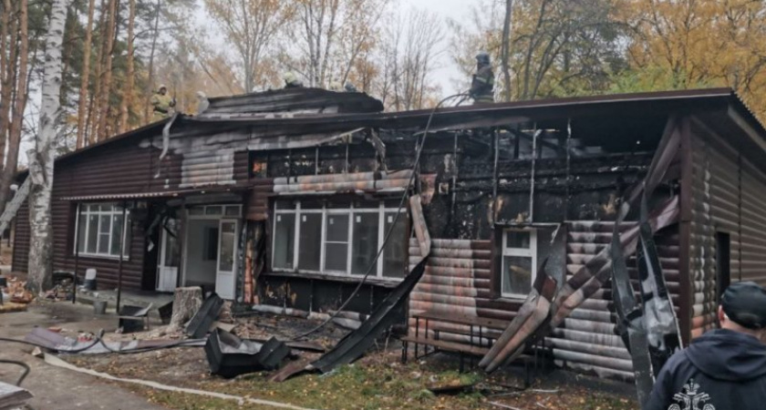 В Курске загорелся корпус детского лагеря