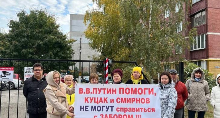 В Курске жители дома перекрыли проезд соседям, мэрия может построить новую дорогу