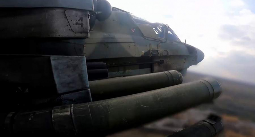 Вертолет Ка-52М уничтожил технику и живую силу ВСУ в Курской области