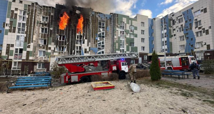 Атака дрона в Белгороде: три квартиры загорелись, есть пострадавший