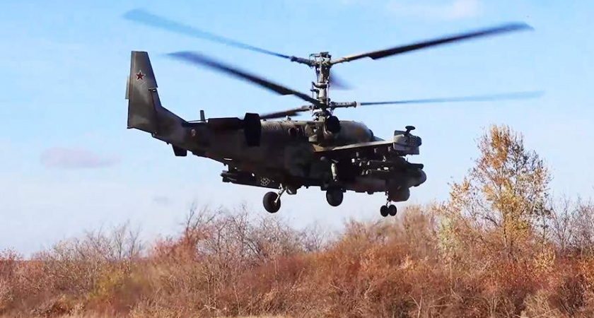 Вертолет Ка-52М уничтожил технику и живую силу ВСУ в Курской области