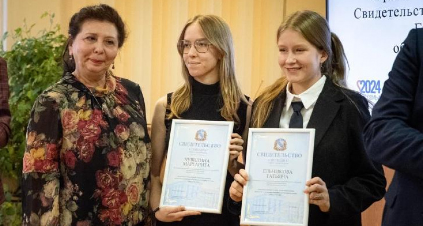 Почти 100 юных курских художников и музыкантов получили городские стипендии