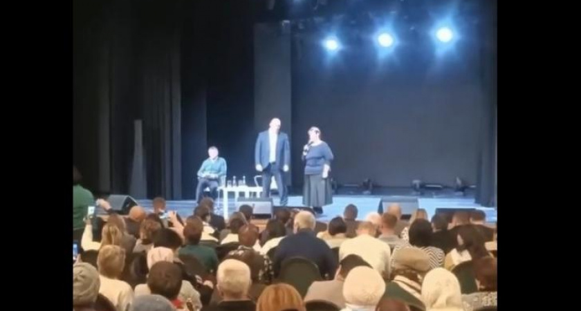 Губернатор отправил в отставку главу Кореневского района после критики жителей