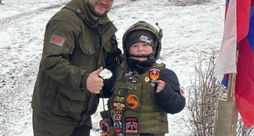 Курский школьник получил в подарок от военных экипировку за патриотизм