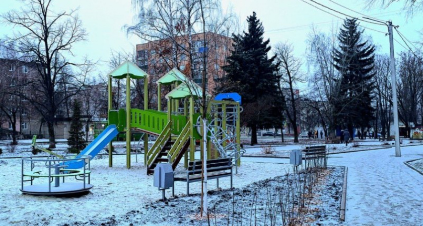 В Курске восстановили детскую площадку, разрушенную при обстреле