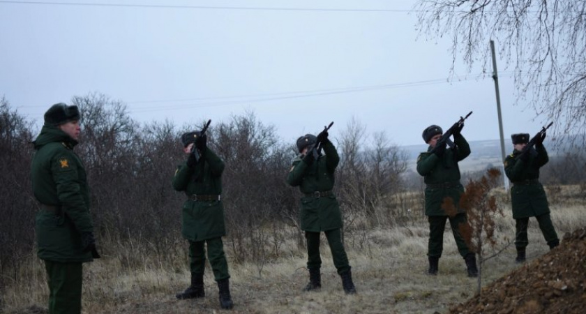 В Курской области перезахоронили останки бойцов Красной Армии, найденные спустя 80 лет