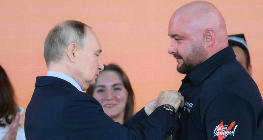 Путин наградил волонтеров за спасение жителей Курской области под обстрелами