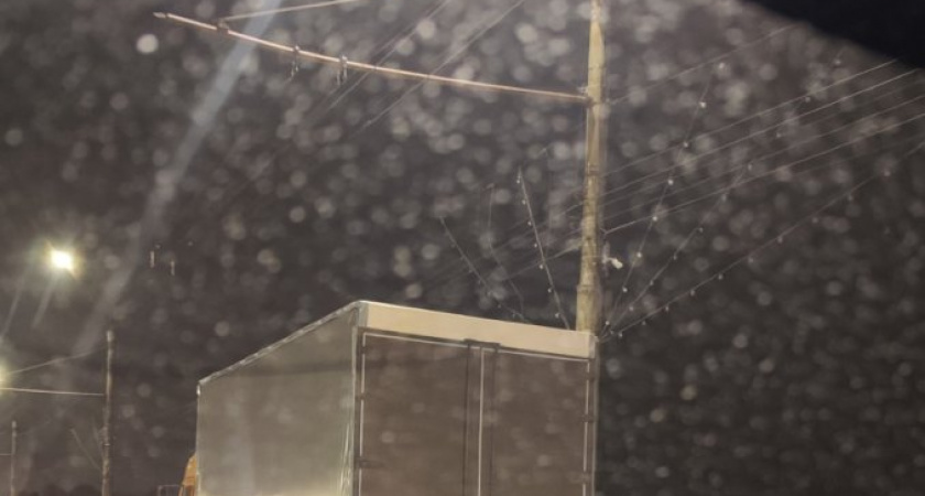 Грузовик встал на мосту, в Курске образовалась пробка до Льговского поворота