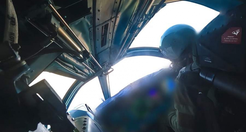 Су-34 уничтожил военную технику и личный состав ВСУ в Курской области