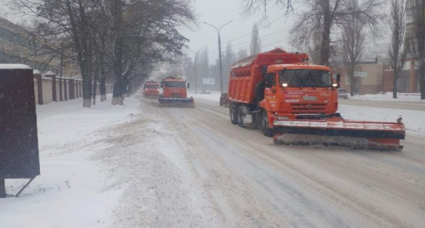 В Курске 45 единиц техники расчищают город от снега