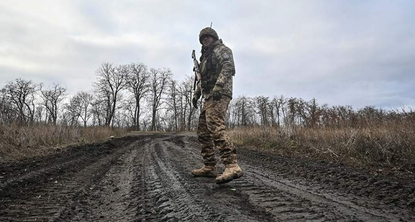 ВСУ потеряли более 200 военных и три танка в Курской области за сутки