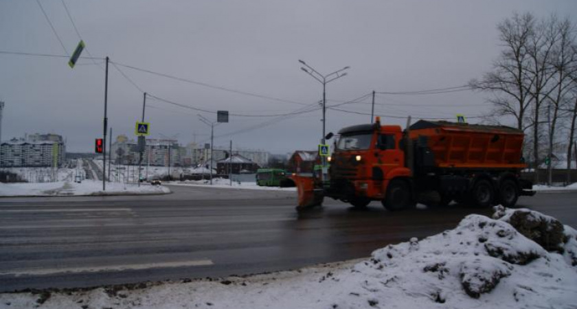 Мэр Курска проверил ночную уборку снега в городе