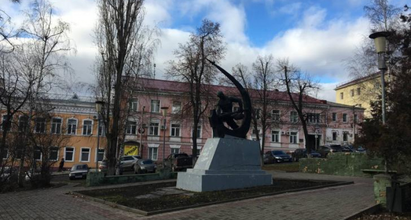 В Курске начали ремонт лестницы в сквере Спутник