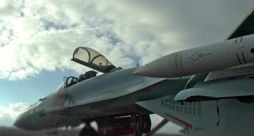 Российские Су-35С прикрыли бомбардировщики при ударе по позициям ВСУ в Курской области