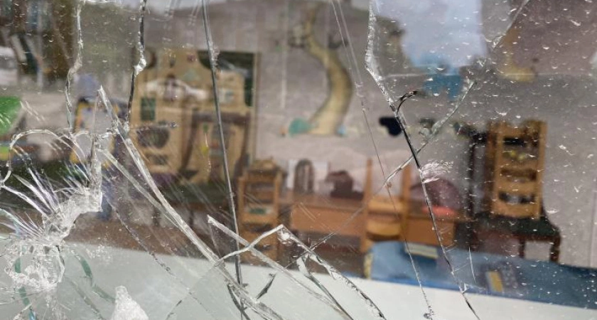 Фото к статье: При обстреле в Курской области ранен мужчина и повреждены жилые дома