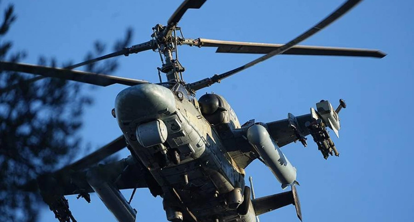 Фото к статье: Российский вертолет Ка-52 уничтожил технику и живую силу ВСУ в Курской области
