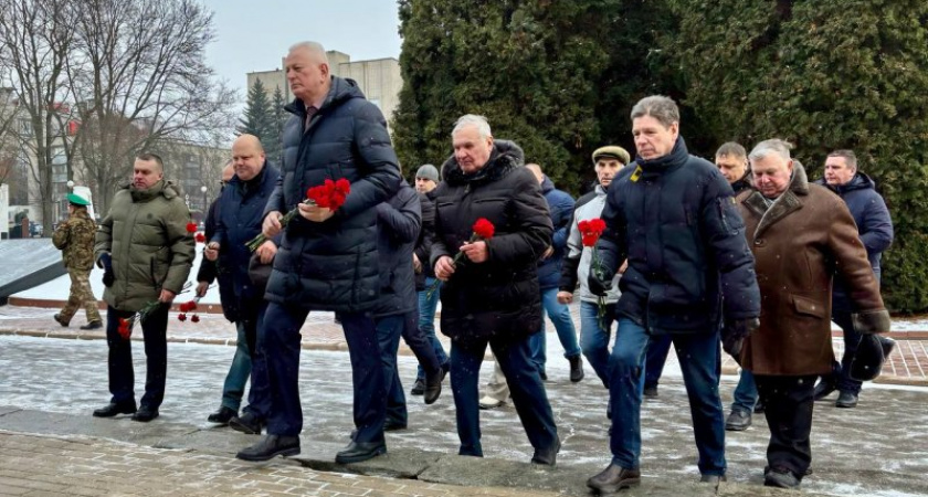 Железнодорожники почтили память героев-освободителей Курска