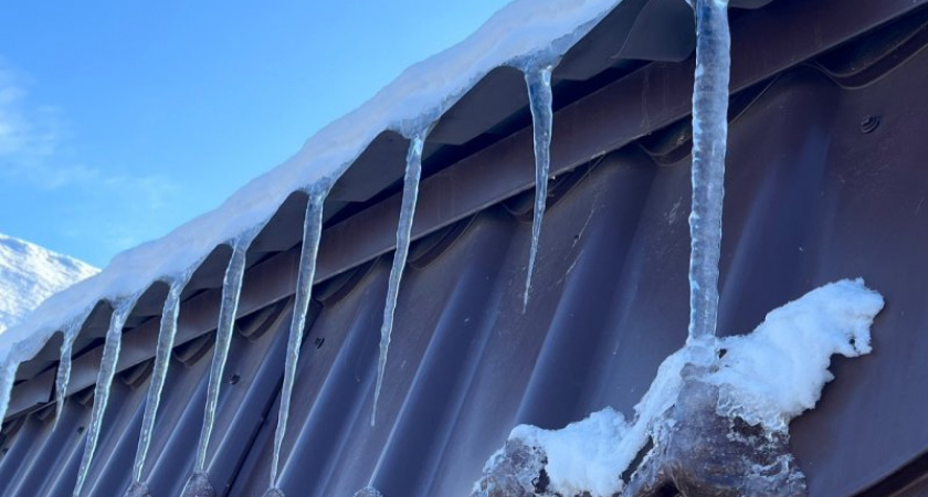 В Курской области сосульки угрожают прохожим