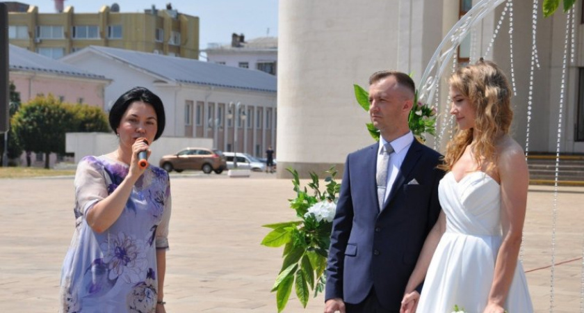 В Курской области начали принимать заявления на свадьбу 25.05.2025