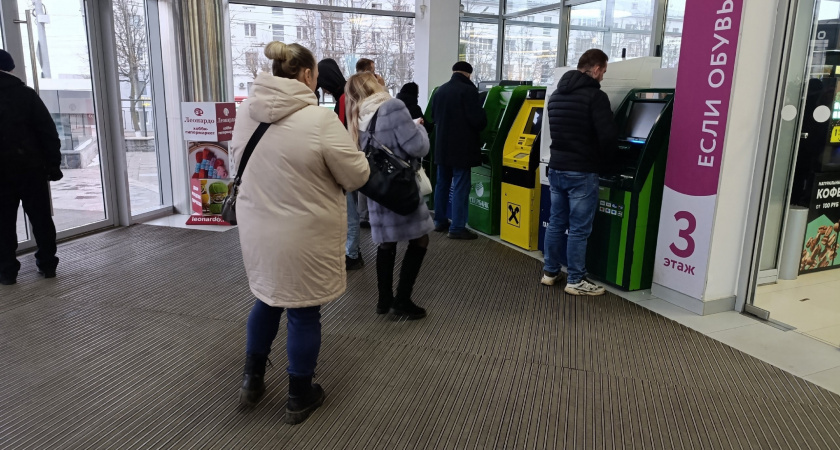 Старые купюры больше не будут принимать в магазинах: неприятный сюрприз для всех россиян