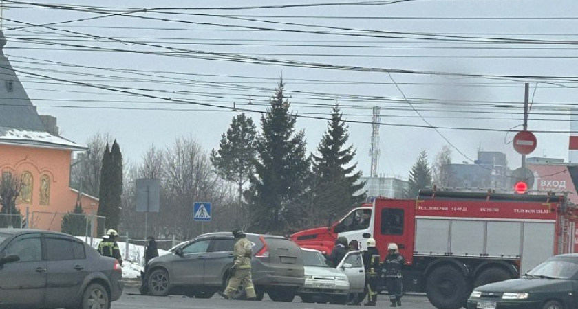 В Курске при столкновении двух машин пострадала пассажирка