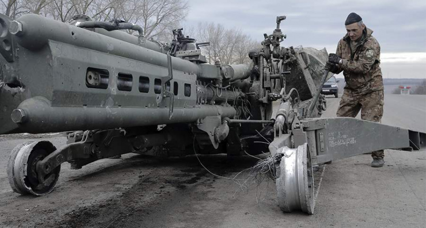 Российские военные эвакуируют трофейную технику НАТО из Курской области