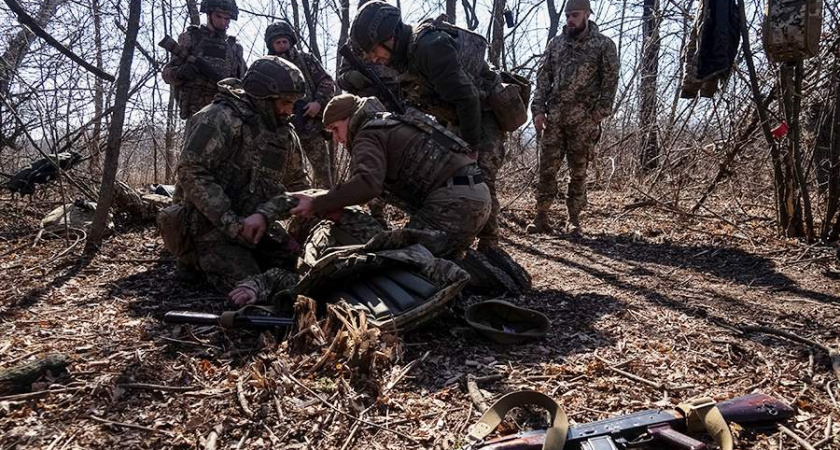 ВСУ потеряли более 220 военных и технику на курском направлении за сутки