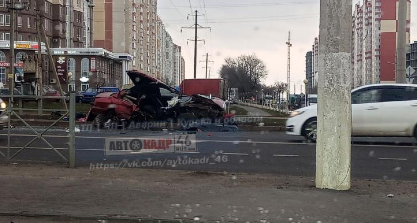 В Курске 24-летний пассажир погиб при столкновении автомобиля с опорой ЛЭП