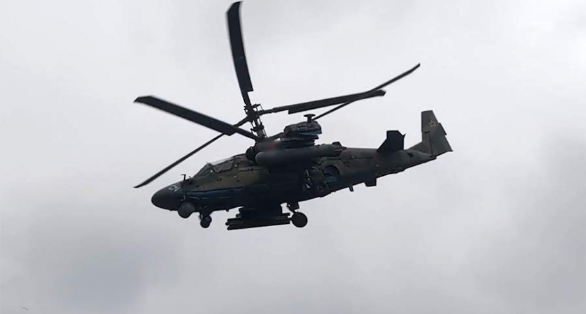 Вертолет Ка-52М уничтожил технику и личный состав ВСУ в Курской области