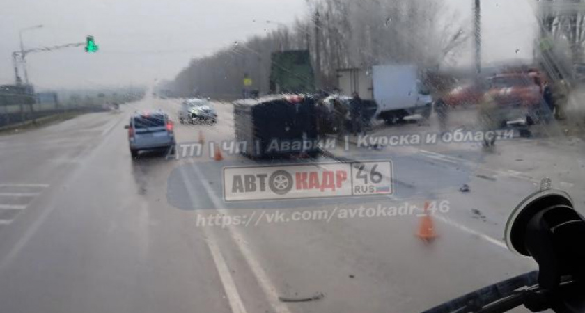 Мужчина пострадал в столкновении трех автомобилей на трассе Курск-Воронеж