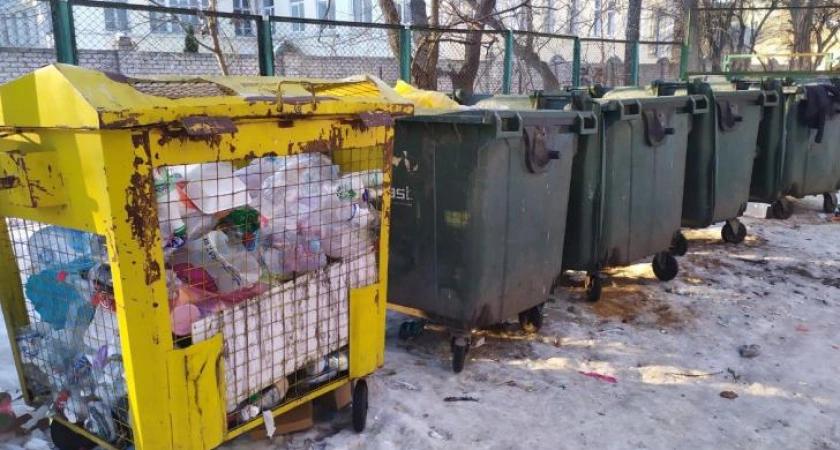 Фото к статье: В Курской области введут штрафы за парковку у мусорных контейнеров