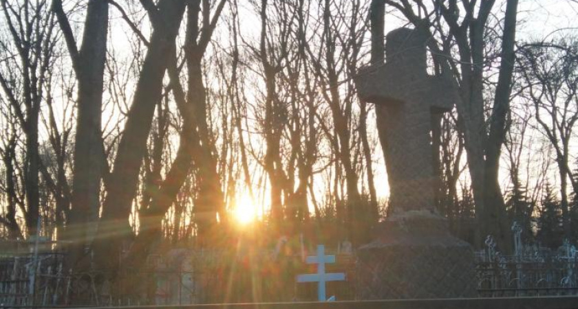 Власти Курской области предупредили об опасности посещения кладбищ из-за возможного минирования