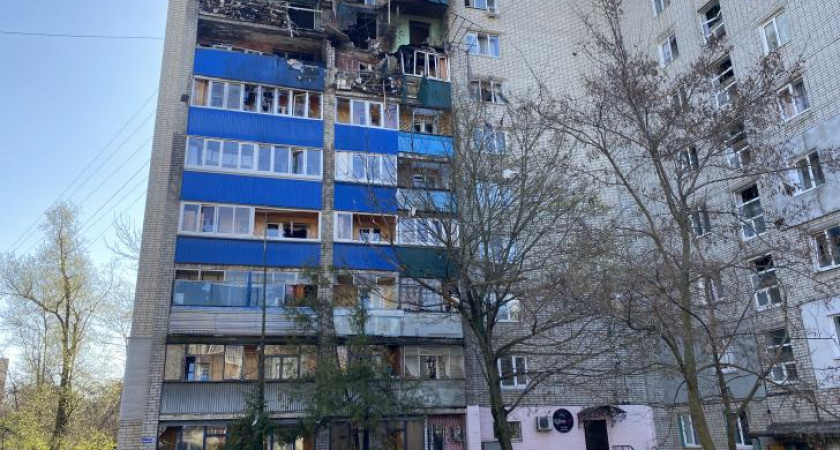 В Курске восстанавливают дом после атаки беспилотника