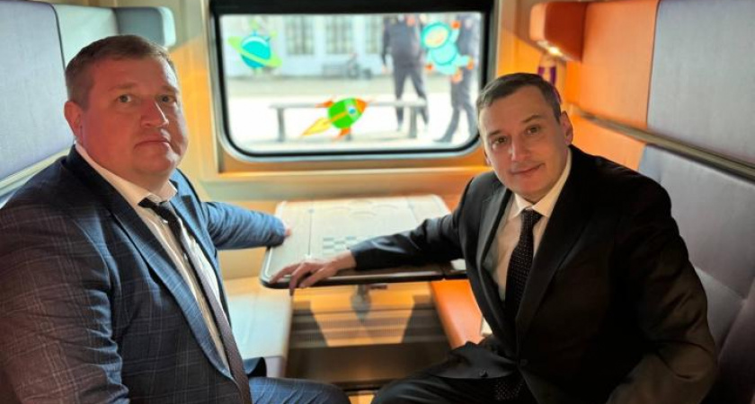 Хинштейн осмотрел новые вагоны для фирменного поезда "Курский соловей"