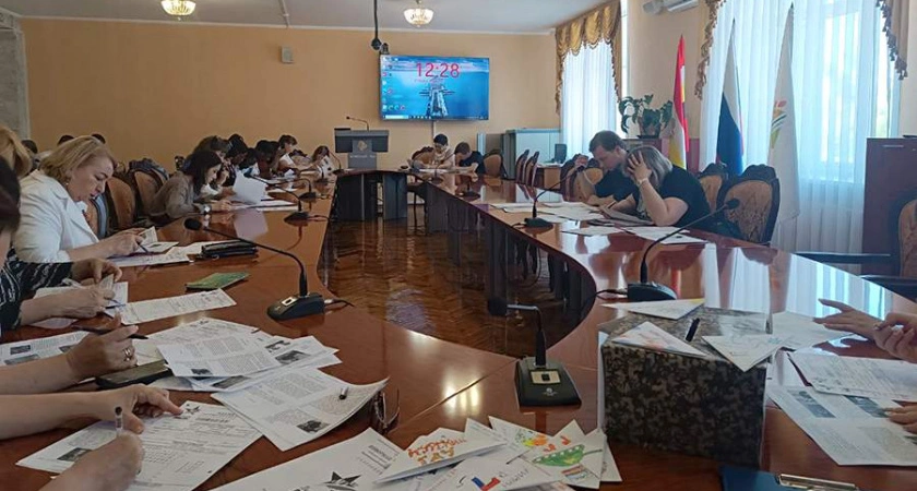 Фото к статье: Жители Курска приняли участие в акции "Диктант Победы"