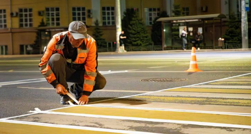 В Курске обновляют дорожную разметку по гарантии к майским праздникам