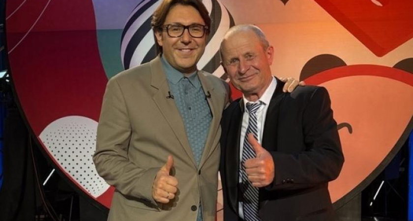 70-летний курянин исполнил две песни в шоу Андрея Малахова