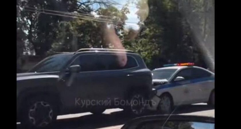 Патрульный автомобиль ГИБДД столкнулся с Haval в Курске