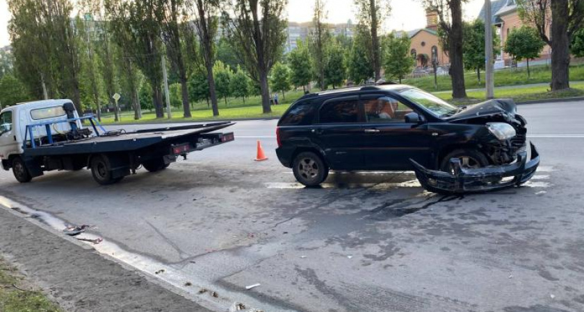Тройное ДТП без пострадавших произошло на проспекте Дружбы в Курске